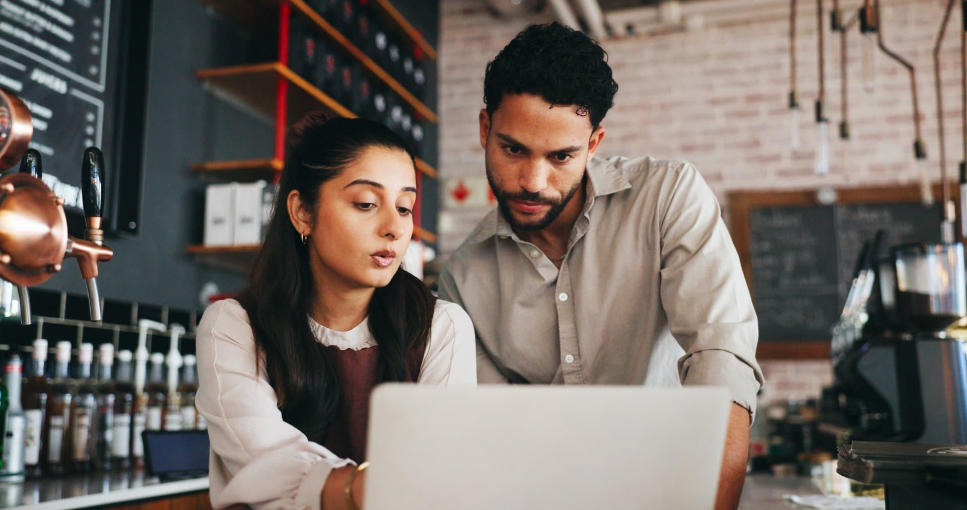 Small Businesses Face Dilemma of AI Integration