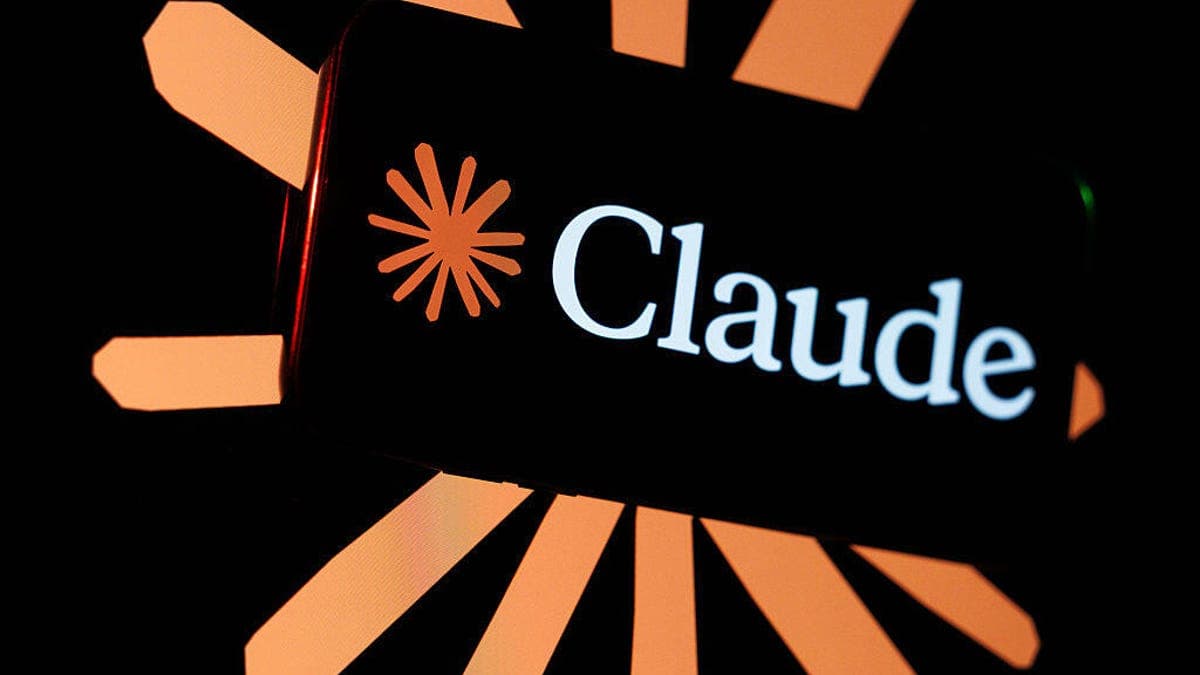 Claude AI Chats Exposed, Igniting Privacy Concerns